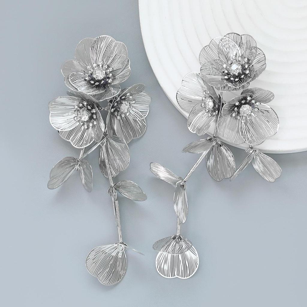 2024 Golden Flower Retro Bridal Dangle Earrings: Exquisite Chinese Style for Summer