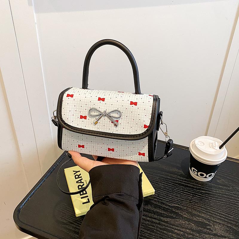 

2025 new casual fashion portable small bag women s simple niche shoulder bag design sense small square bag messenger bag зелений
