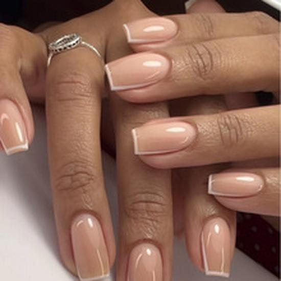 

Стильный европейско-американский нюдовый французский маникюр, накладные ногти - Элегантное белое покрытие для более яркого вида рук