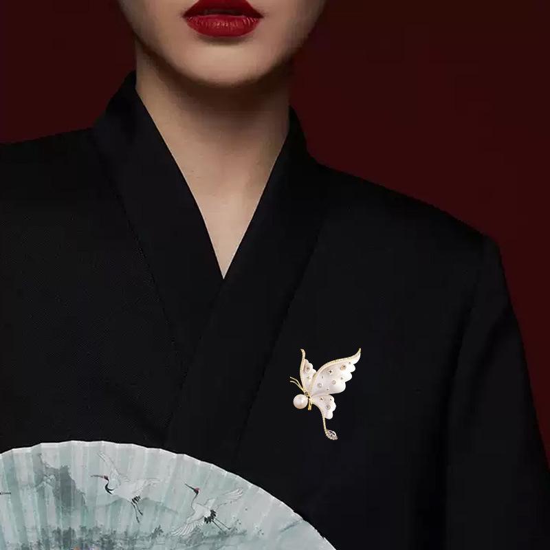 Exquisite Butterfly Brooch: High-End Women's Design Lapel Pin Corsage Accessories
