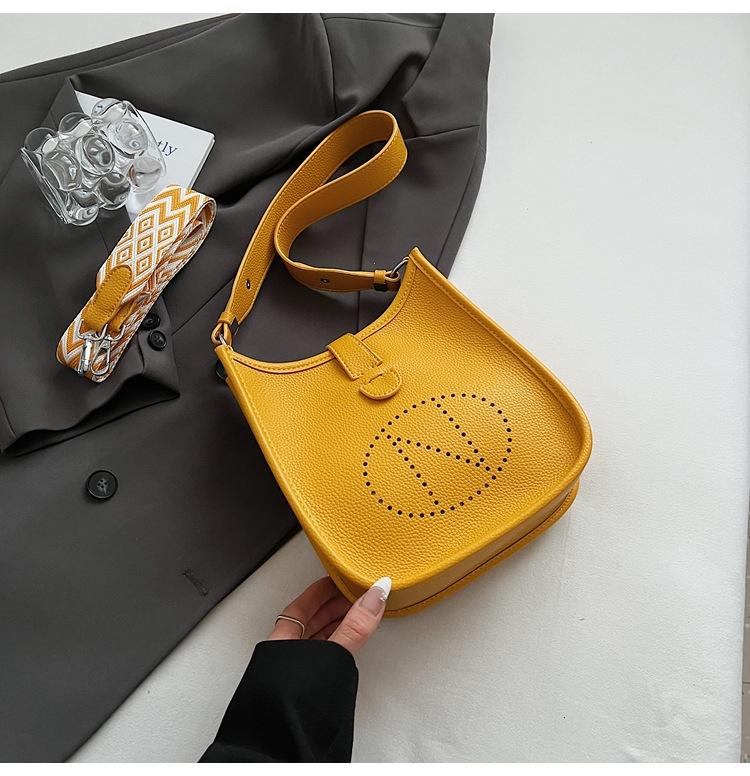 

2025 весна нова сумка літня жіноча корейська висококласна сумка через плече модна універсальна нішева сумка-месенджер для поїздок на роботу