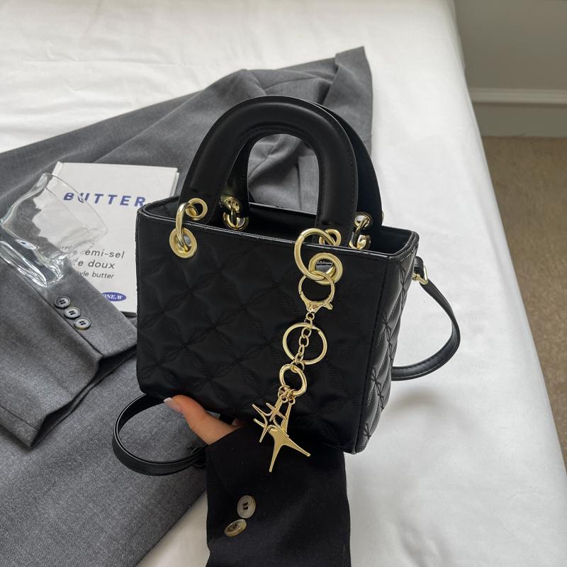 Bag Women's Xiaoxiangfeng Fashion Women's Bag Autumn and Winter Glossy Crossbody Bag Niche Simple Portable Rhombus Temperament Princess Diana Bag