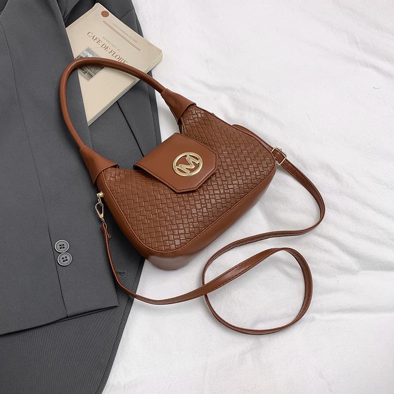 

Retro underarm small bag women s 2025 new high-end texture versatile shoulder messenger bag fashionable portable woven bag коричневый