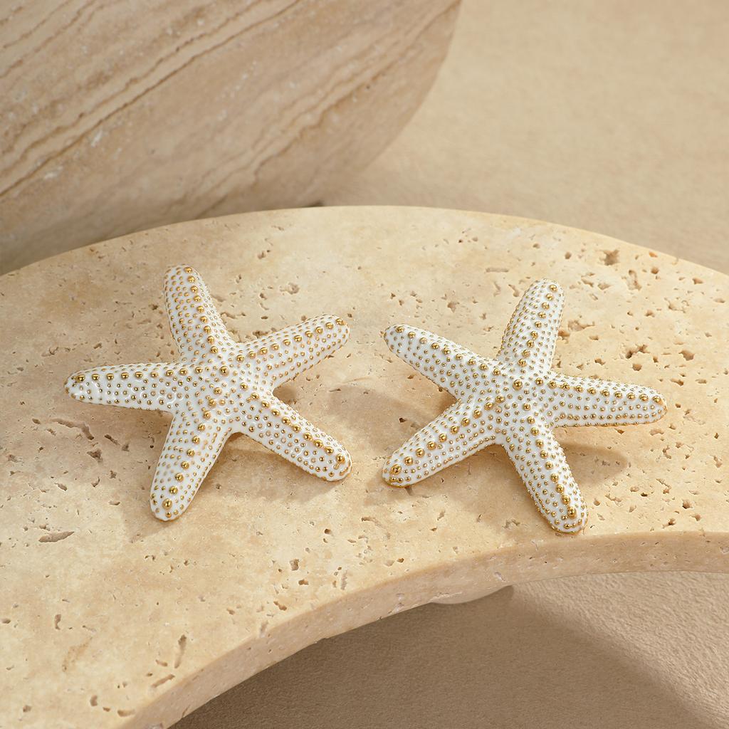 GEMCHIC Women's Exaggerated Colorful Starfish Necklace Fashion Vacation Beach Jewelry