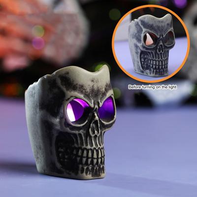 Dekoracja świetlna w kształcie czaszki na Halloween Upiorny szkieletowy posąg Dekoracja stołowa na zewnątrz Cmentarz na Halloween