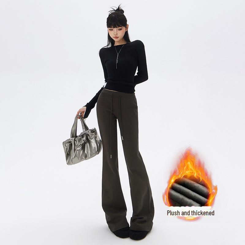 High-Waist Velvet Flare Pants for Women – Autumn & Winter Hip-Lifting Style.