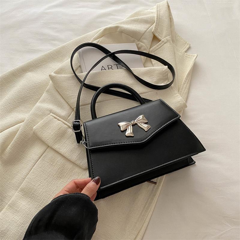 

Женская сумка 2024 года, новая маленькая свежая сумка 2024 года, сумка через плечо с бантом в иностранном стиле, персонализированная повседневная маленькая квадратная сумка чёрный