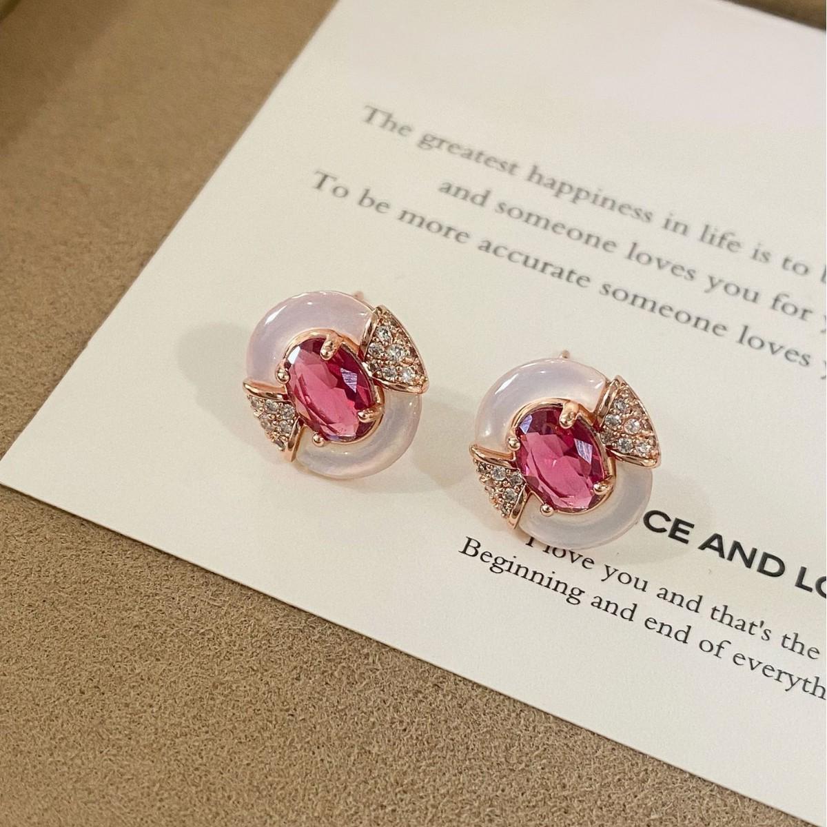 French Pomegranate Red Cubic Zirconia Oval Mother-of-Pearl Exquisite Stud Earrings