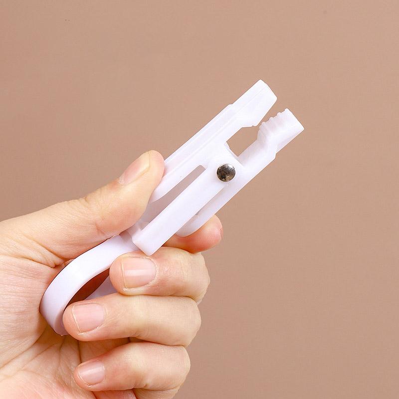 1Pcs Clothes Hanger Clips Rotating Plastic Clothes Hat Clips Wardrobe Organizer Clip