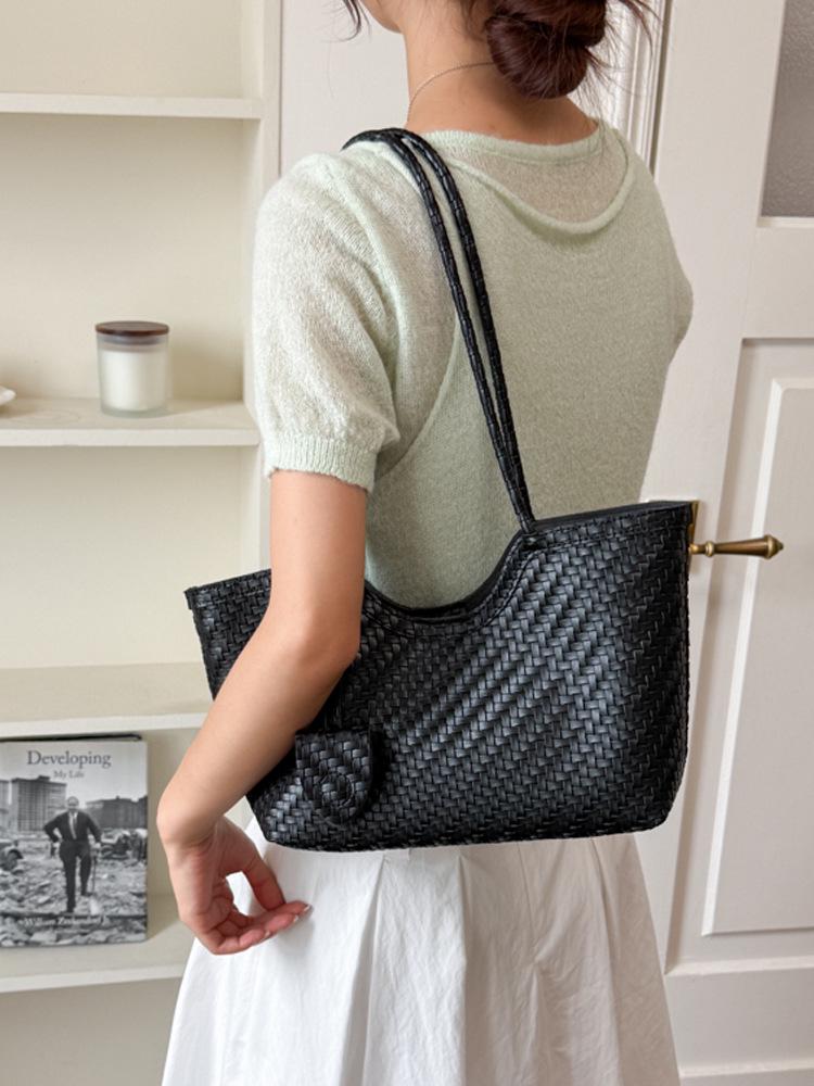 Chic Woven Tote Bag - Stylish, Large-Capacity Shoulder Bag for Casual Daily Commutes