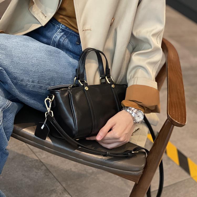 Spring New Large Capacity Crossbody Handbag Versatile Vegetable Tanned Soft Leather Wide Shoulder Strap Shoulder Bag