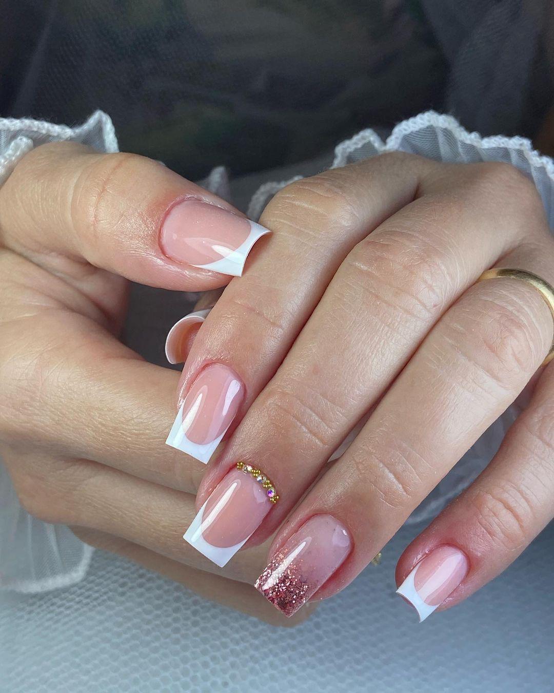 Нюдовые Розовые Бело-Окантованные Французские Типсы - Девичьи Накладные Ногти, Нежный Арт для Элегантного Образа Model JP2708 [Glue Version]