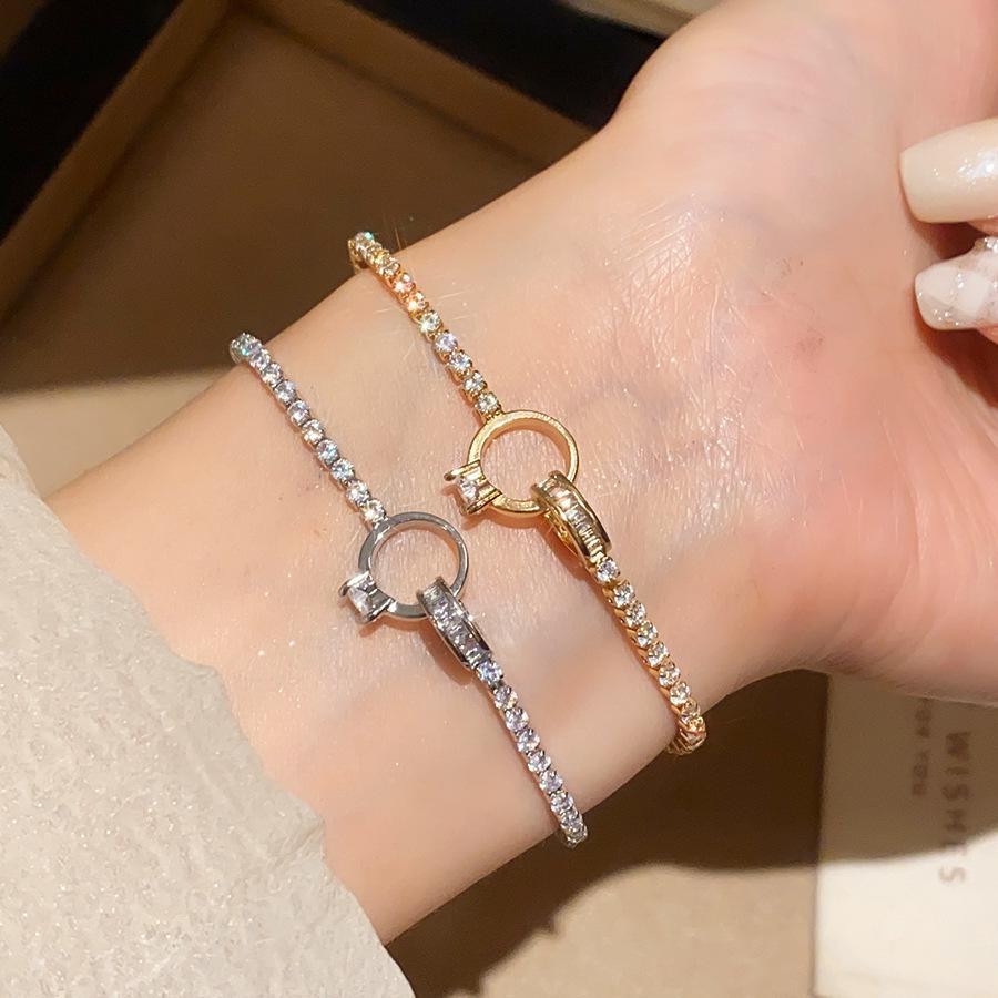 Silver Gleam Retro Zircon Interlocking Bracelet - Luxurious Court Style Wristband for Women