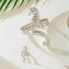 European & American Minimalist Seahorse Bracelet: Luxurious Summer Hand Jewelry for Women