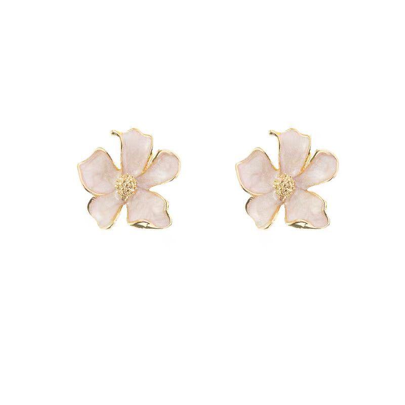 Sweet Flower Stud Earrings for Women Vintage Metal Ear Stud Girls Fashion White Enamel Earring Party Wedding Jewelry