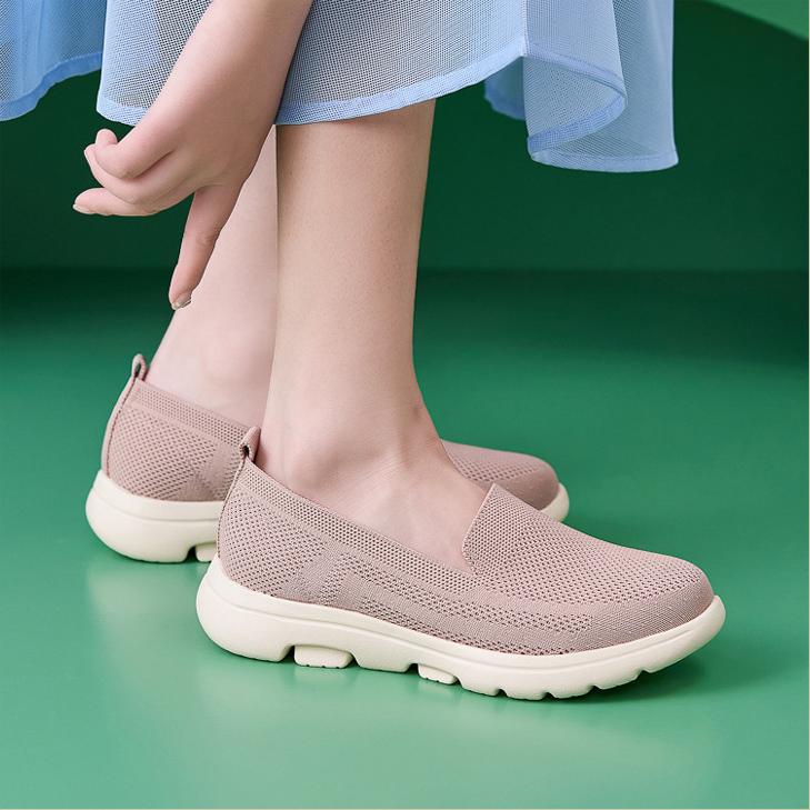 Fashion Spring and Summer Women Shoes Comfortable Slip on Mom Shoes Breathable Knitted Flats Sneakers Non Slip Casual Mesh Walking Shoes