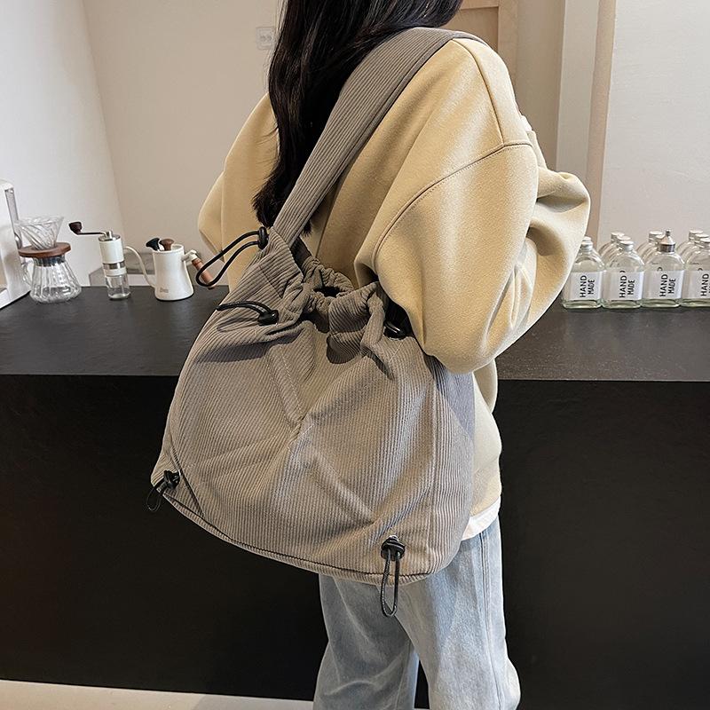 Trendy Cloth Bag Large Capacity Fashion Solid Color Shoulder Bag Casual Messenger Bag Pleated Commuter Tote Bag