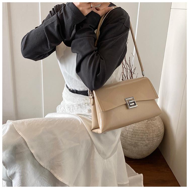 IELGY Ladies Retro Casual Small Square Oil Wax Leather Messenger Bag