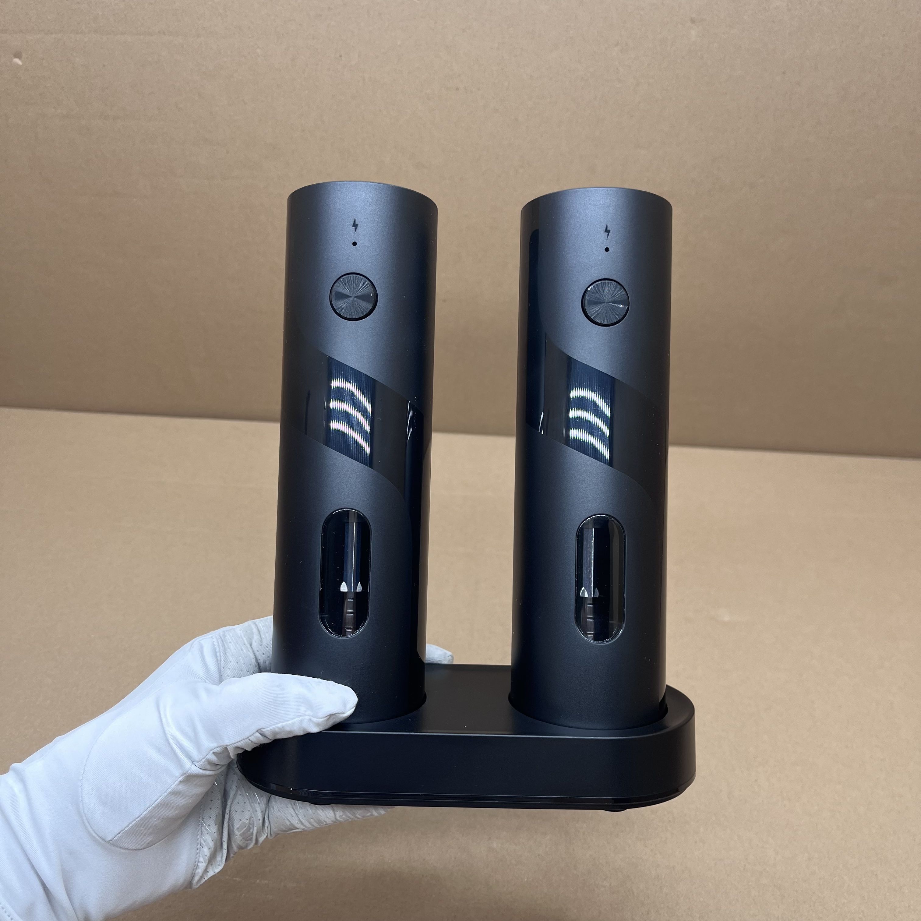 

Black Button-Control Electric Pepper Mill Electric Grinder Set With Rechargeable Charging Base