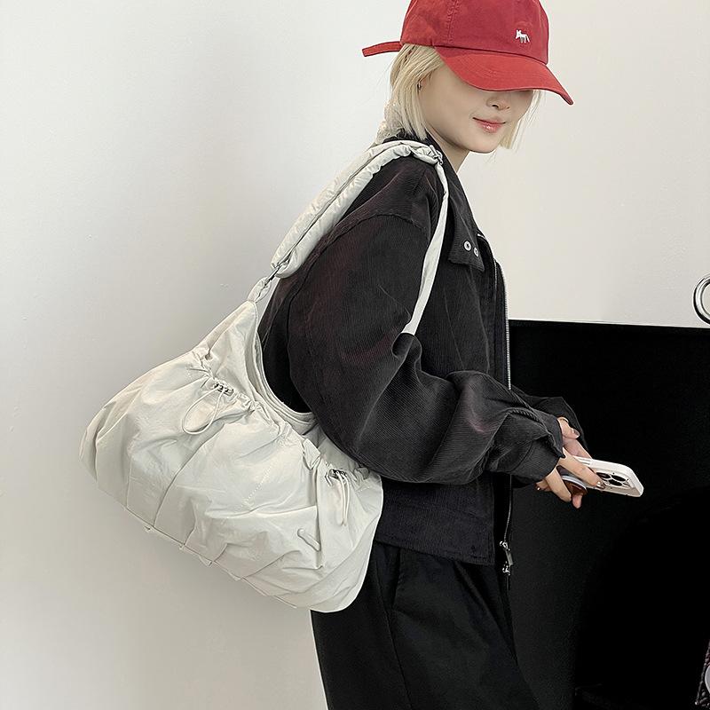 

New women s simple and versatile pleated nylon bag casual and light commuter messenger bag