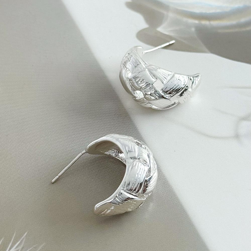 European & American Retro Brushed Woven Texture Minimalist Hollow C-Shaped Earrings for Women