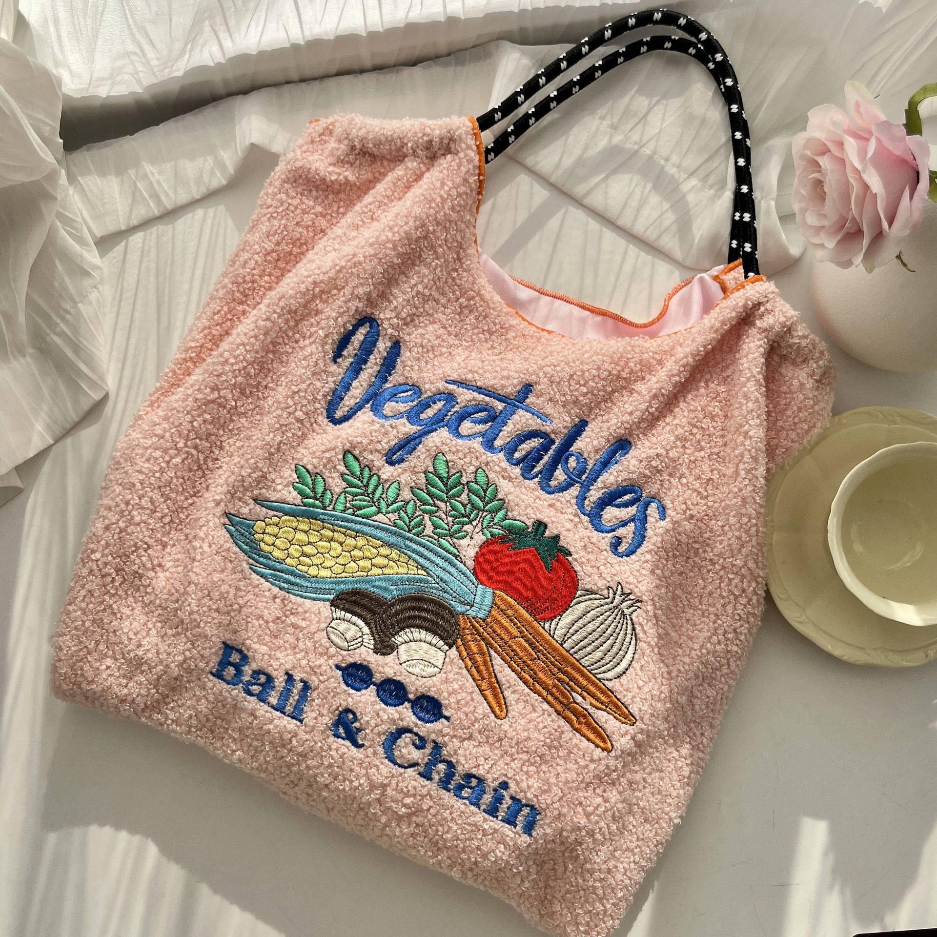 

Сумка для покупок с вышивкой из овечьей шерсти от Гао Юаньюань: Большая вместительная плюшевая сумка-мессенджер через плечо Bag Only, No Crossbody Strap