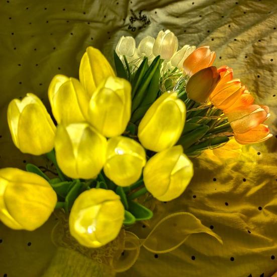 10Pcs Tulip Flower LED Lights USB Powered Warm Glow Faux Flower Lamp for Bedroom Living Room Wedding Decor Creative Ambient Night