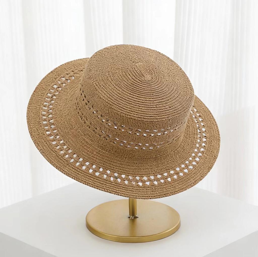French flat-top hand-woven straw hat for women, small sunshade and sun protection in summer, seaside vacation beach photo hat