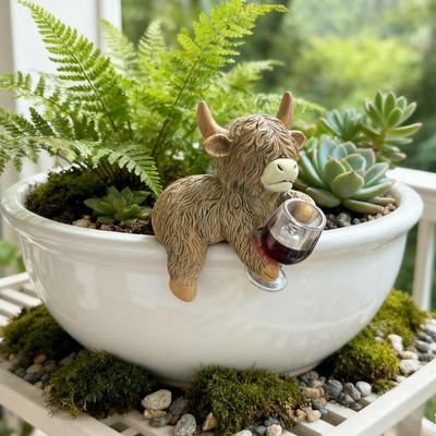 1Pcs Funny Drinking Cattle Resin Weather-resistant Pot Hugger Cow Figurines For Yard Porch Balcony Outdoors Home Farmhouse