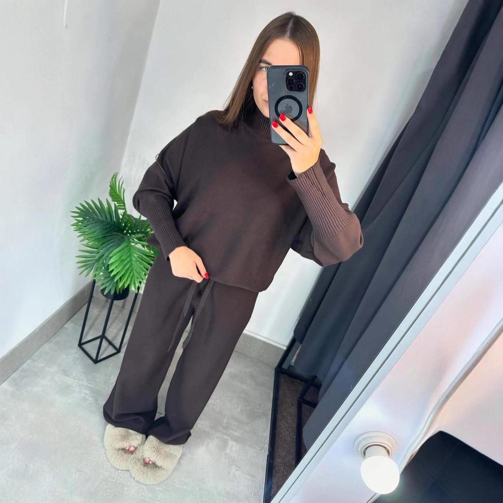 2025 Fall Women's Sporty Casual Two-Piece: Long-Sleeve Top & Loose Pants