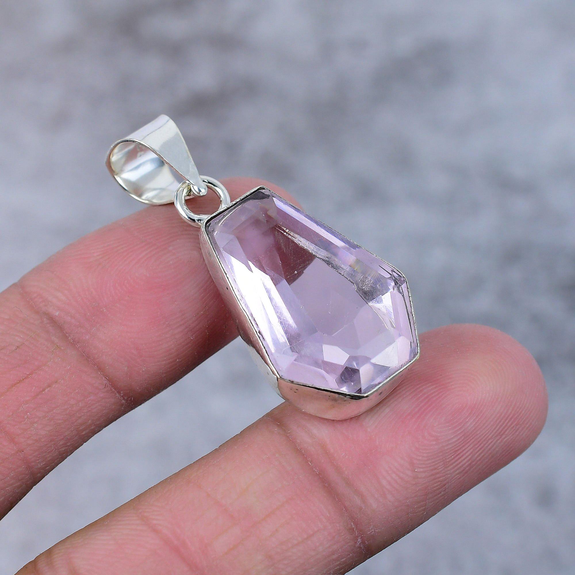 

Рожевий Кунцит Дорогоцінний камінь Ручна робота Срібло 925 проби Ювелірна підвіска 1.58 M-381