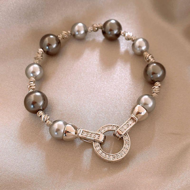 

Браслет Manta Rose из нитей жемчуга для женщин, легкая роскошь, изысканные украшения ручной работы для меньшинств, новинка 2025 года, необычный браслет Grey Pearl Round Buckle Bracelet