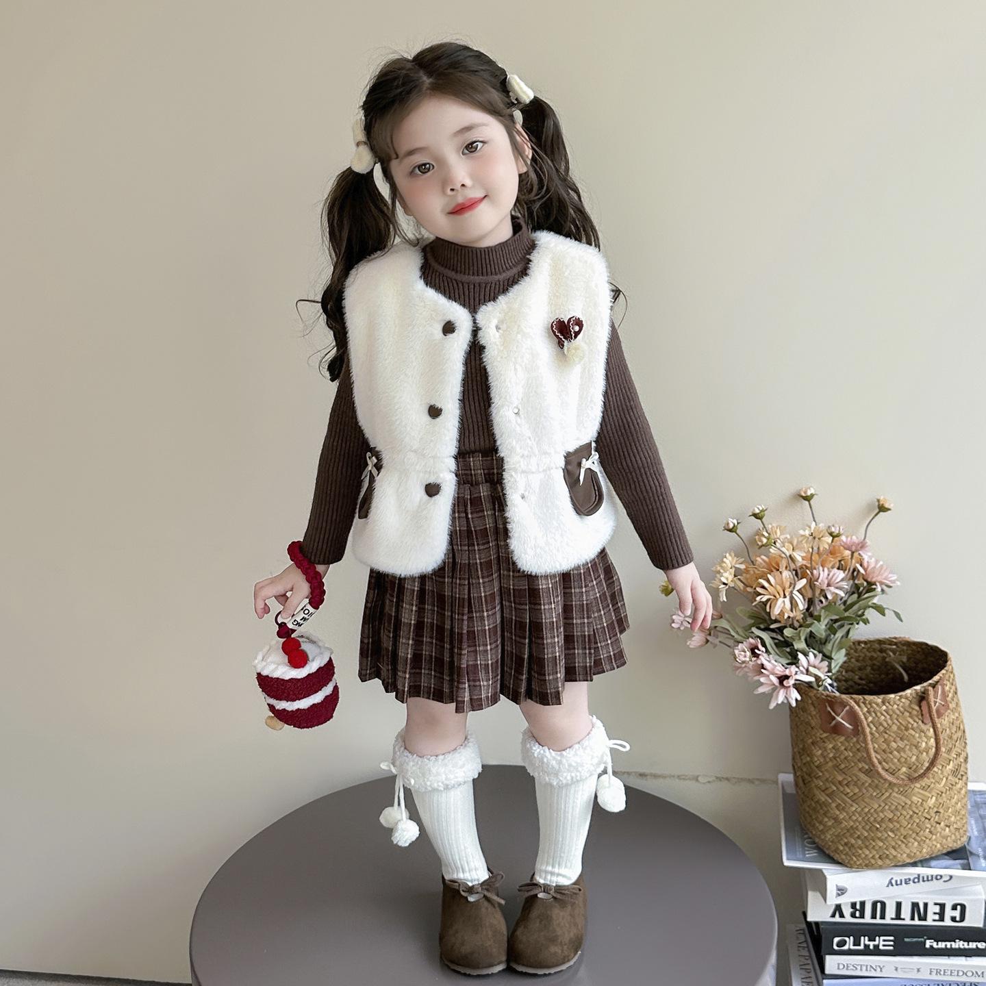 

Girls Fashionable 2025 Autumn/Winter Fur Vest & Knitted Sweater with Pleated Skirt Set 140 cm брудно-білий