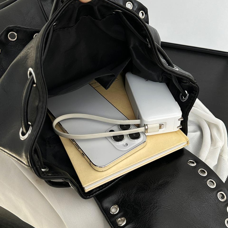 Black Backpacks for Women Soft Leather Rivet Waterproof Backpack Trendy Women School Bags Girl Travel School Back Bags Bagpack
