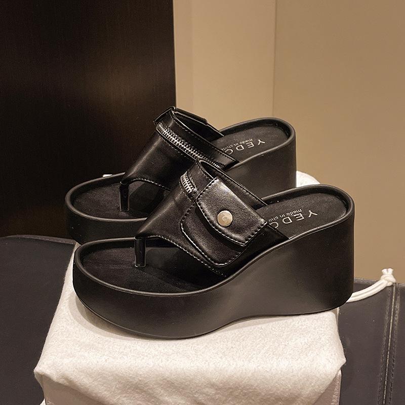Spice girl wedge heel pocket flip-flops women's 2025 new summer thick-bottomed muffin outer wear toe heightening cool slippers