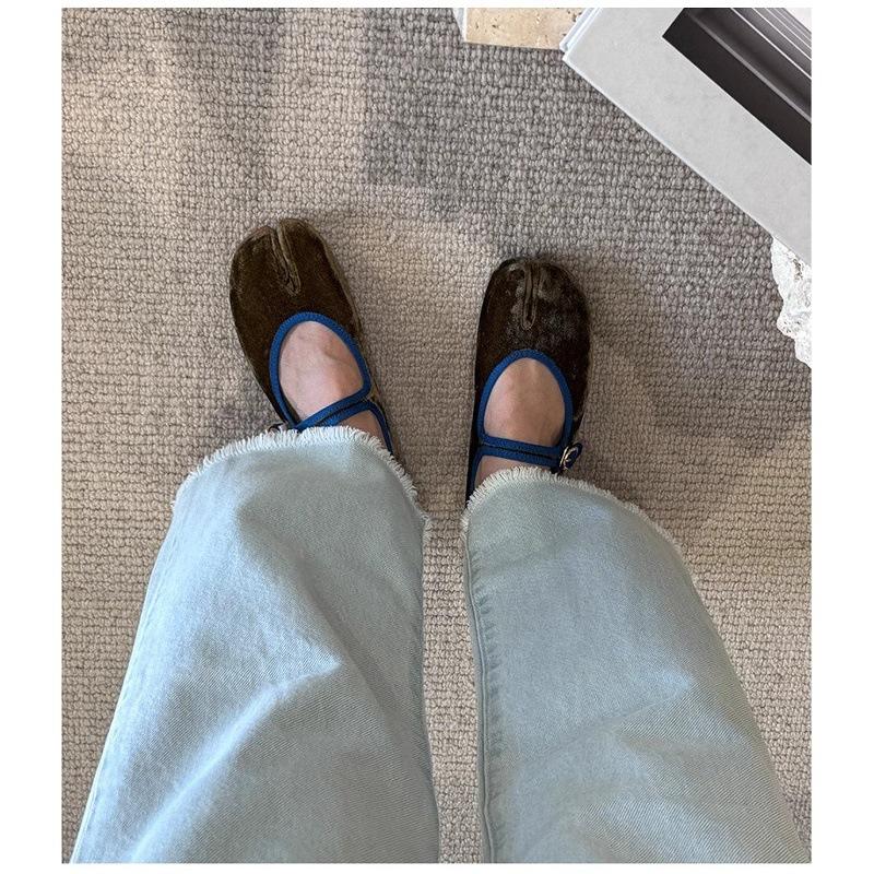 Sheepskin Niche Suede Soft Sole Pig's Feet Split-toed Women's Shoes French Shallow Mouth One-word Buckle Mary Jane Shoes Women's Flat Shoes