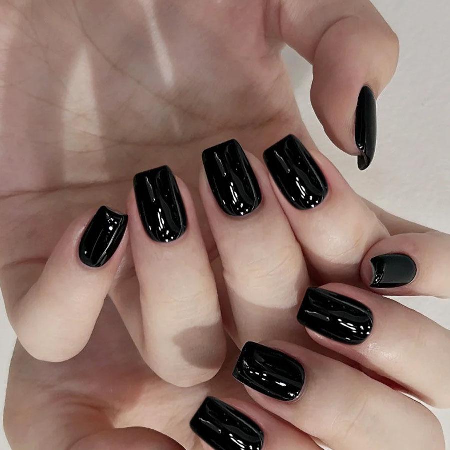 Elegant Black Nail Art Set: Chic and Trendy 30-Piece Collection in Various Sizes for a Stylish Look.