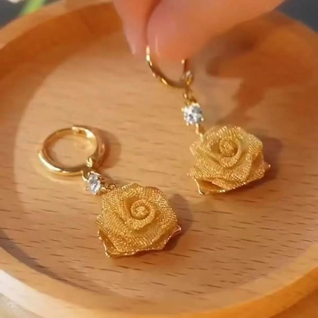 Niche fashion versatile temperament rose earrings, French unique flower earrings, earrings