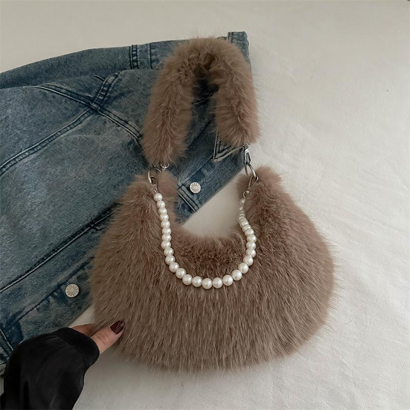 Women's Pearl Chain Handbags Faux Fur Underarm Purses Plush Fluffy Shoulder Bag for Women Furry Tote Bag for Fall Winter Large Fuzzy Crossbody Bag