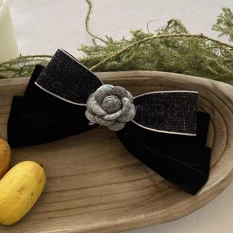 

French Retro Black Velvet Bow Hair Clip For Women s Back Of The Head Hairpin Sweet Camellia Flower Bow Headwear Hair Accessory чорний