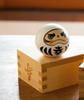 Usaburo Kokeshi Happy Daruma Vyrobeno z přírodního dřeva Figurine [Kokeshi White], Japonsko,