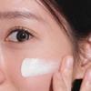 Innisfree Cremă de protecție solară cu efect de iluminare și hidratare SPF50+ PA++++ 60ml (3 Opțiuni)