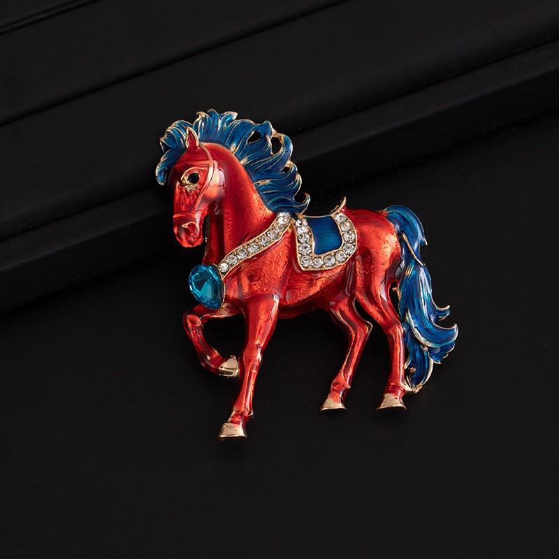Elegant Zodiac Horse Brooch: Diamond-Inlaid Enamel Lapel Pin Accessory