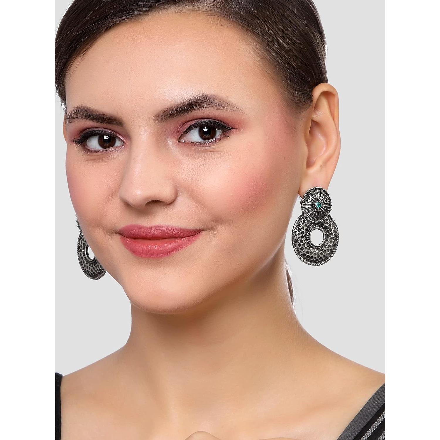 Женские серьги-подвески из оксидированного серебра с текстурированной отделкой — фото 2