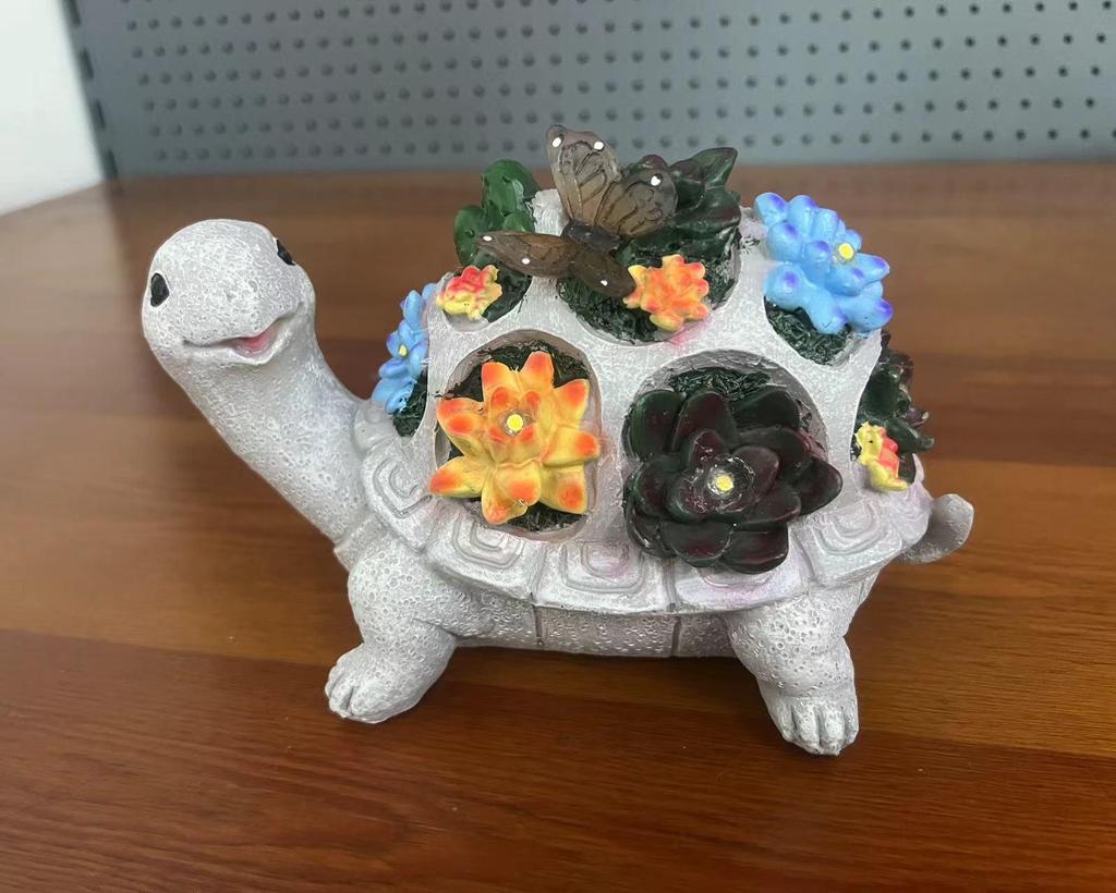 Solarbetriebene Outdoor-Schildkröten-Harzstatue mit Sukkulenten-Figur und dekorativem Licht