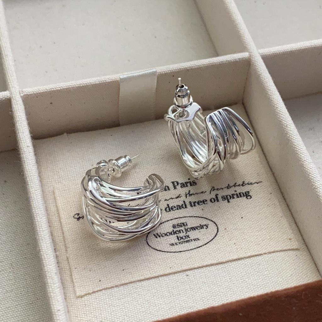 European and American retro high-end light luxury earrings niche design C-shaped irregular rattan stud earrings temperament fashion earrings