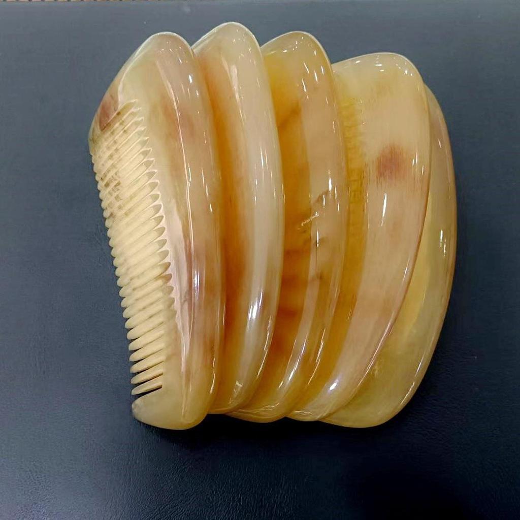 Tragbarer Halbmond-Massagekamm aus Widderhorn - Stiellos, Taschenformat