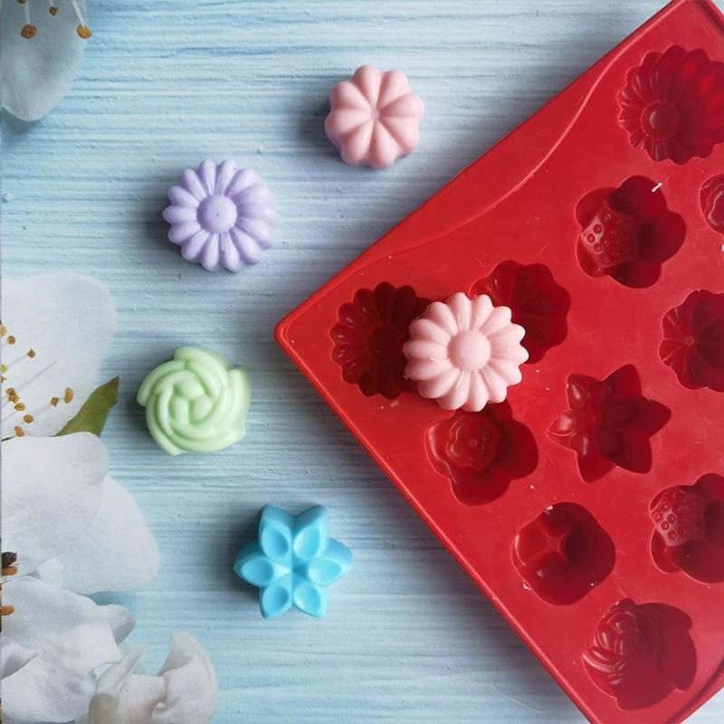 1Pcs Kitchen Handmade Baking Tool Mini 14 Cavity 7 Small Flower Shaped Candy Chocolate Cookies Silicone Mold