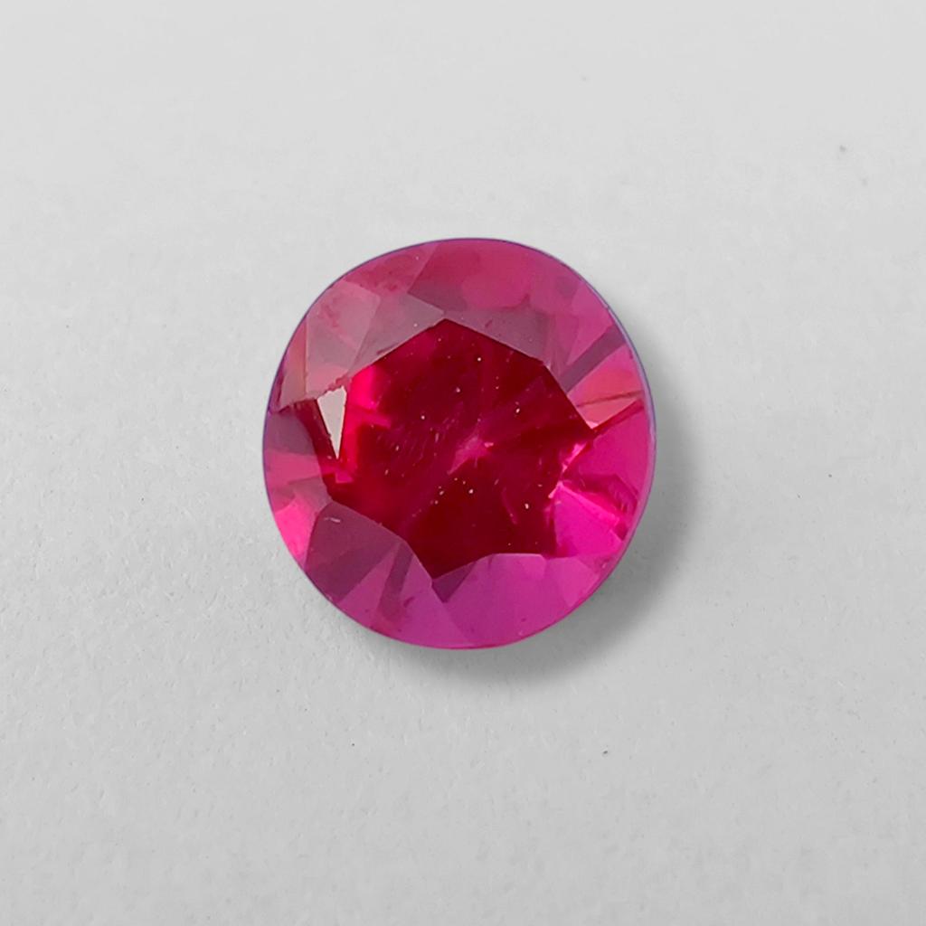 Rund geschliffener augenreiner Rubin-Farbton Glasstein, 1,55 Karat, 7 MM runder Glasstein, facettierter runder Glasstein.