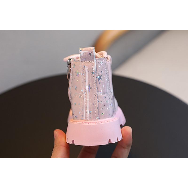 Korte barnestøvler - Lyse og allsidige jentestøvler med myk bunn